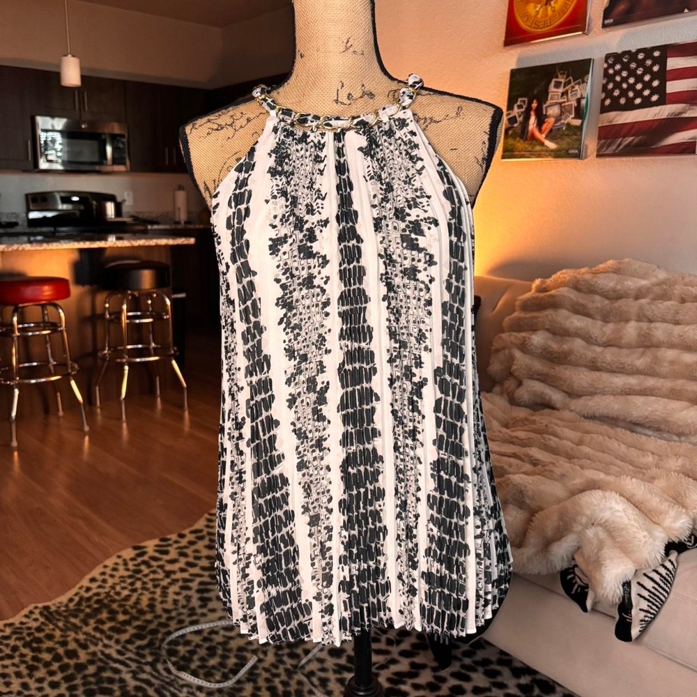 NWT White House Black Market Printed Chain Neck Halter Top Size 6 ✨
